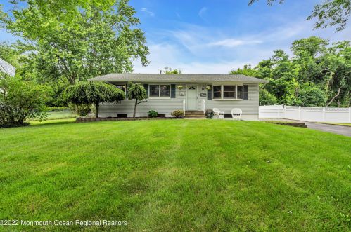 10 Trinity Pl, Jackson Twp NJ  08527-1822 exterior