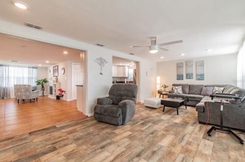 4047 Star Island Dr, Tarpon Springs FL  34691-3443 exterior