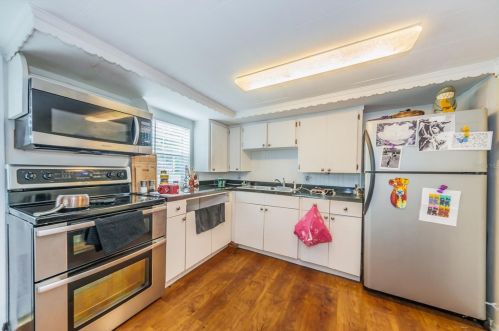 581 Dixie Hwy, Tarpon Springs FL  34689-5718 exterior