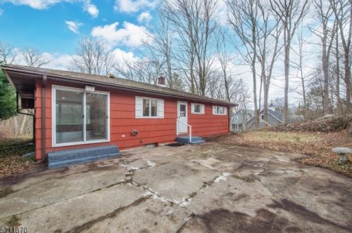 53 Kiel Ave, Kinnelon NJ  07405-1304 exterior