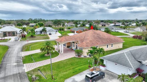 160 Saratoga Ave, Fort Pierce FL  34953-5974 exterior