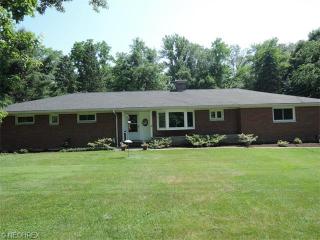 8309 Fairmount Rd, Russell Township, OH 44072