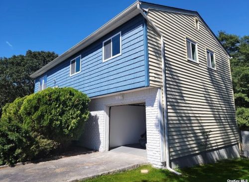 71 Parkway Ave, Amityville, NY 11701-1308