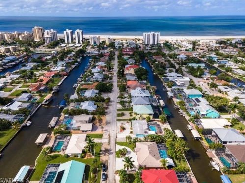 127 Albatross St, Fort Myers Beach FL  33931-4501 exterior