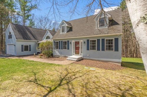 111 Juniper Dr, Goffstown, NH 03045-2941