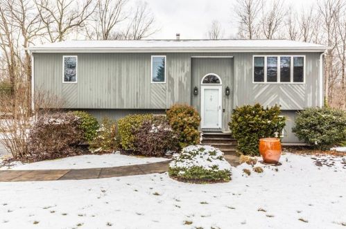 12 Juniper Ln, Providence, RI 02919-2897