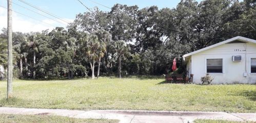 125 Park St, Tarpon Springs, FL 34689-3233