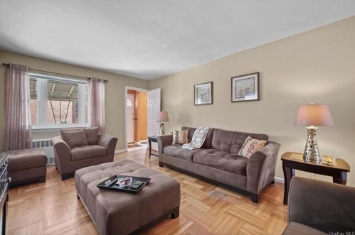 2432 Pearsall Ave, Bronx, NY 10469-5430