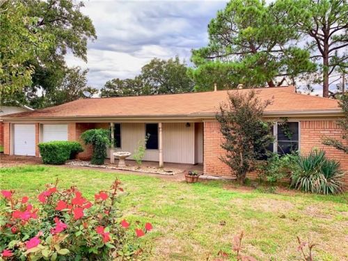 1328 Valentine St, Hurst TX  76053-4531 exterior