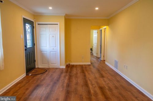 401 Windsor Dr, Gloucester, NJ 08031-3030