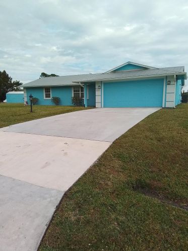 2001 Harrison Ave, Fort Pierce, FL 34953-2140