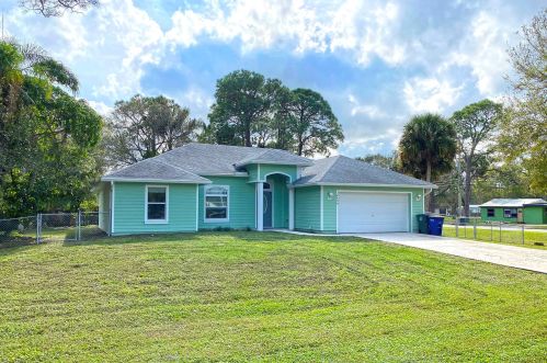 4899 Kirby Loop Rd, Fort Pierce, FL 34981-5345