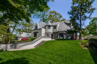 3 Roosevelt Ave, Larchmont, NY 10538-2912