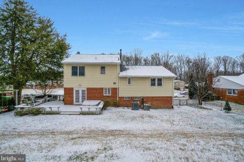 7604 Gresham St, Springfield VA  22151-2933 exterior
