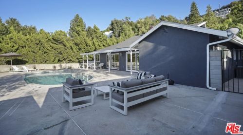3351 Wrightwood Dr, North Hollywood CA  91604-3939 exterior