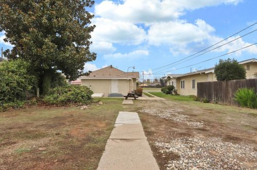 426 Lockeford St, Lodi CA 95240-2335 exterior