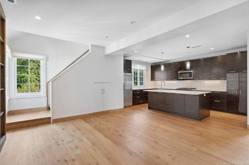 20 Euclid Ave, Stamford, CT 06902-6231