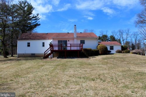 6503 Walnut Dr, Coopersburg, PA 18036-1331
