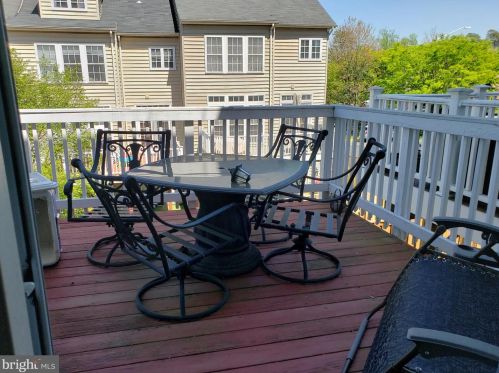 8095 Samuel Wallis St, Lorton VA  22079-2351 exterior