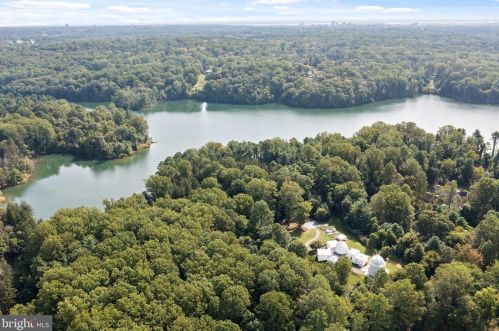 100 Deer Vly Ln, Wilmington DE  19807-1912 exterior