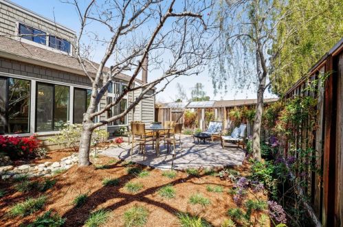 2080 Marich Way, Mountain View CA  94040-2267 exterior