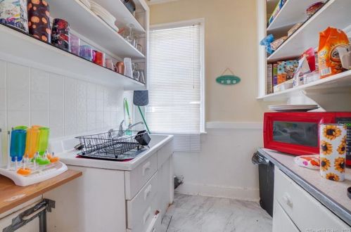 69 Emmett Ave, Derby CT 06418-1231 exterior