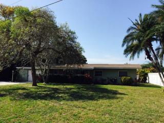 6136 Hollywood Blvd, Sarasota, FL 34231-3044