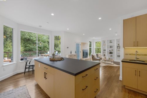 2990 Frye St, Oakland CA  94602-3545 exterior