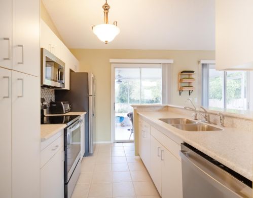 537 Dauphin Ave, Fort Pierce, FL 34953-5854