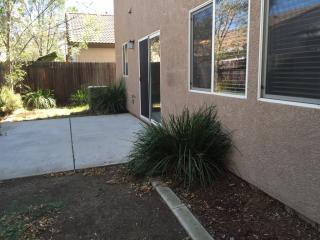 1562 Grey Bunny Dr, Roseville CA  95747-4624 exterior