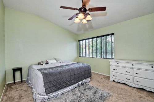 33551 Maplewood Ct, Temecula CA  92592-1832 exterior
