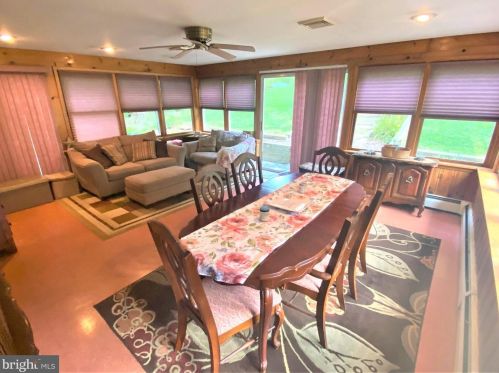 2122 Edgewood Ave, Easton PA  18045-2216 exterior