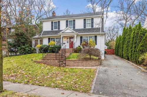 16 Lodge Rd, Great Neck, NY 11021-3924