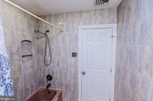 223 Meadow Dr, Yardley PA  19067-1311 exterior