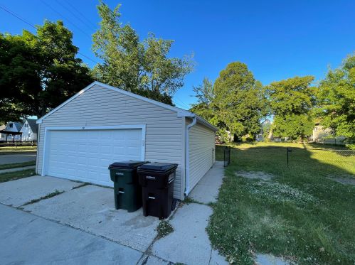 3747 Ahmedi Ave, Milwaukee WI  53235-4151 exterior