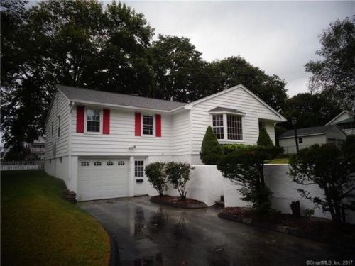 21 James St, Putnam, CT 06260-2208