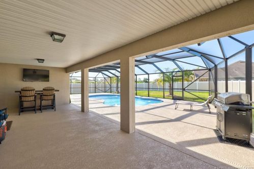 5860 Poe Ct, Port Saint Lucie FL  34986-4644 exterior