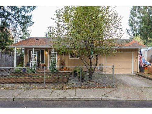 541 Lakeshore Dr, Estacada, OR 97023-8595