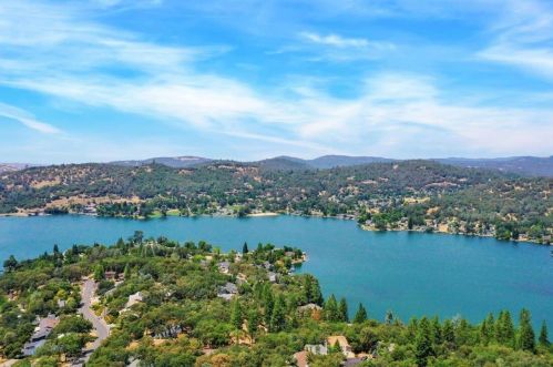 18767 Hummingbird Dr, Lake Wildwood, CA 95946-9692