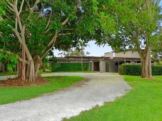 1818 Roland St, Sarasota, FL 34231-4735