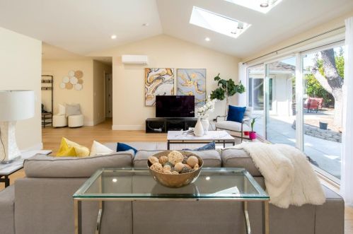 1466 Hollenbeck Ave, Sunnyvale CA  94087-4238 exterior