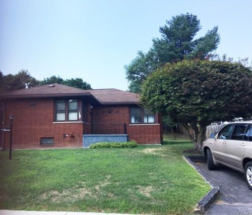 23 Hillside Ave, New Hamburg, NY 12590-1936