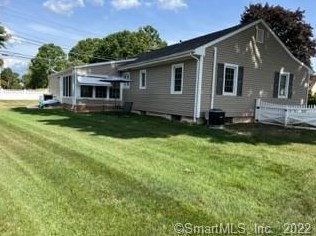 4 Walker Rd, Bridgeport, CT 06611-2421