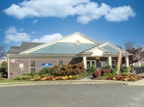 558 Great Beds Ct, Perth Amboy NJ  08861-5202 exterior