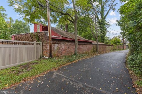 207 Thomas Ave, Riverton NJ 08077-1039 exterior