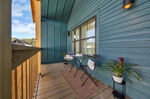 1208 32 St, Galveston TX 77550-6823 exterior