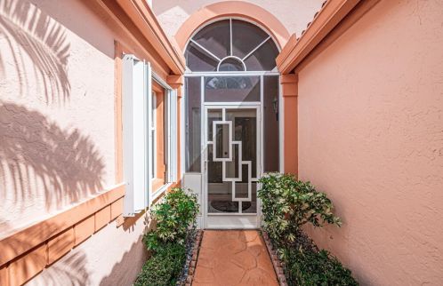 9891 Harbour Lake Cir, Boynton Beach, FL 33437-3820