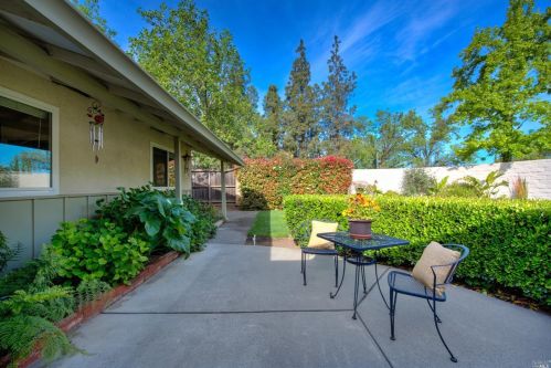 1000 Woodridge Dr, Vacaville CA  95687-6440 exterior