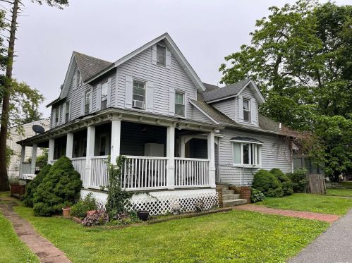 40 Baylawn Ave, Copiague, NY 11726-5000