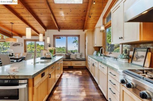 25566 Fernhill Dr, Los Altos CA  94024-6302 exterior